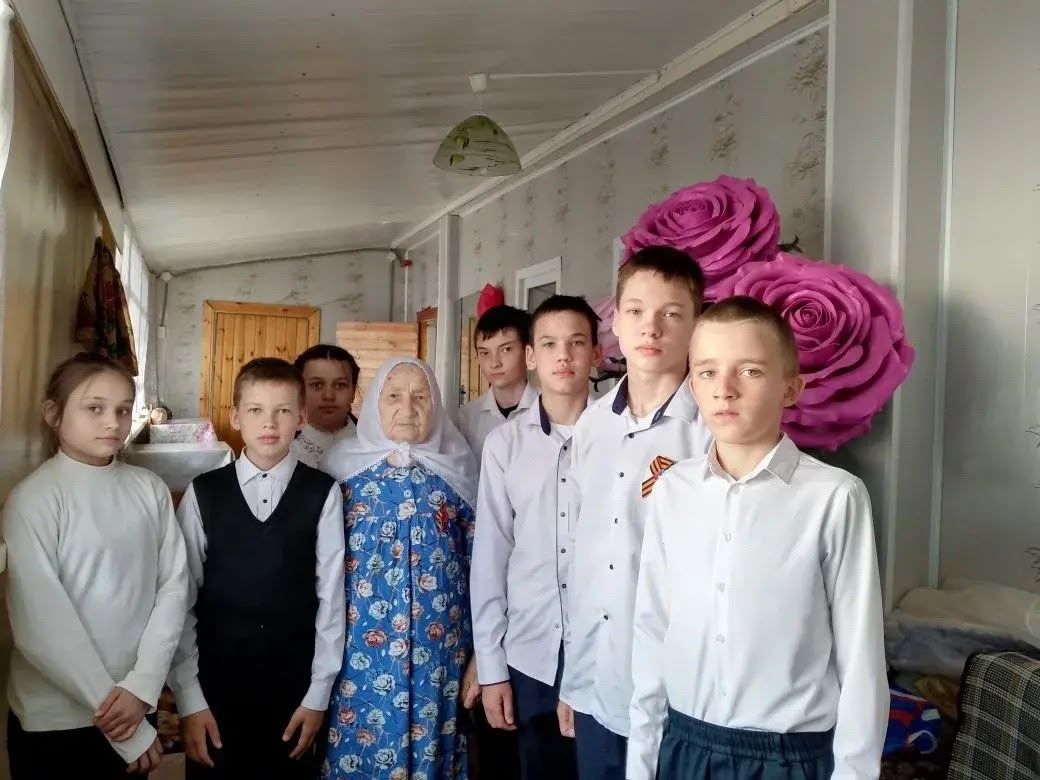 Бакырчы мәктәп укучылары сугыш чоры баласы янында булдылар