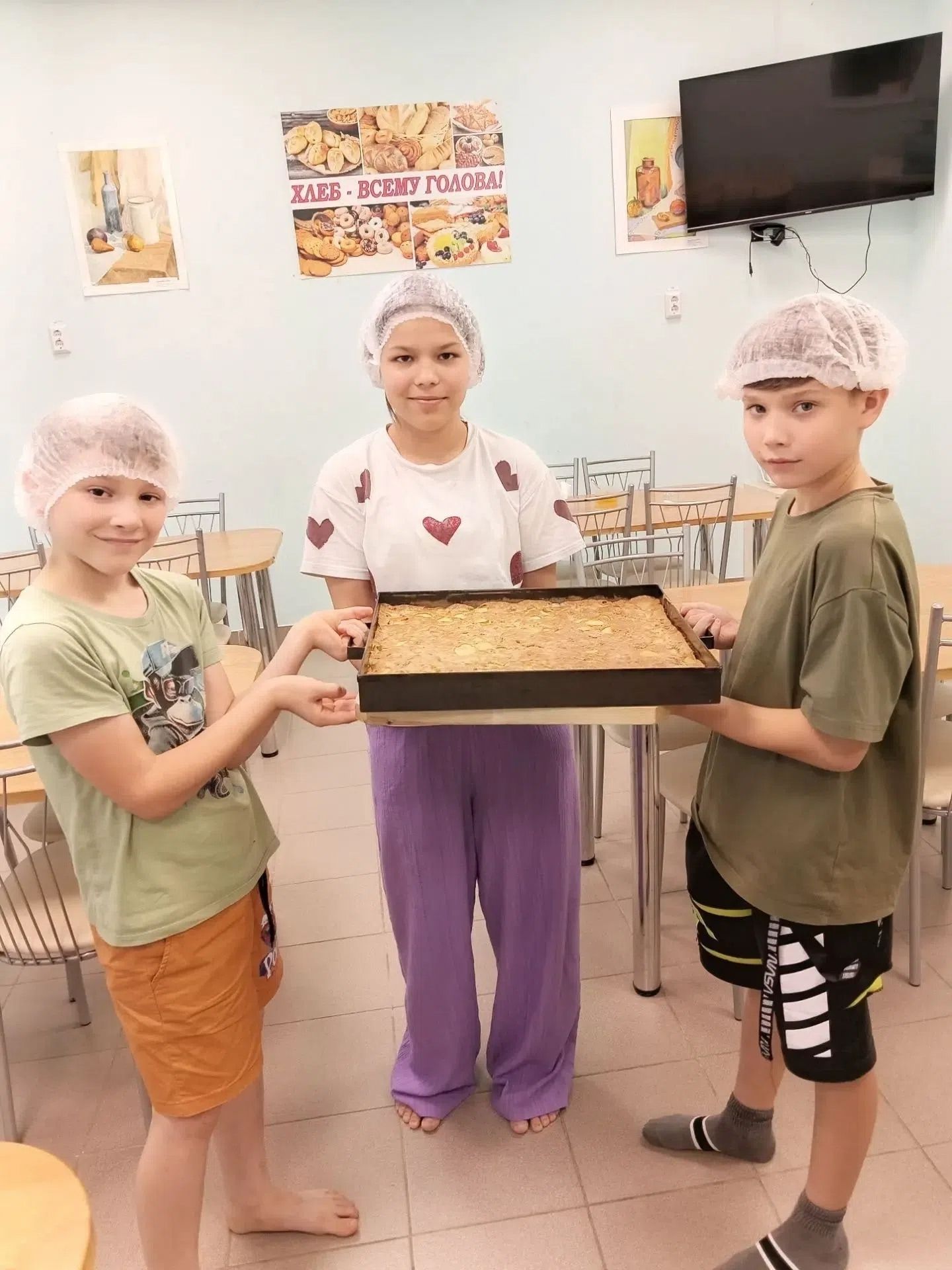 Балалар шарлотка әзерләделәр