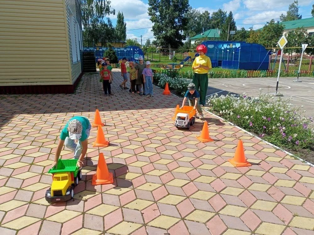 Тетюшские дети учились правилам дорожного движения