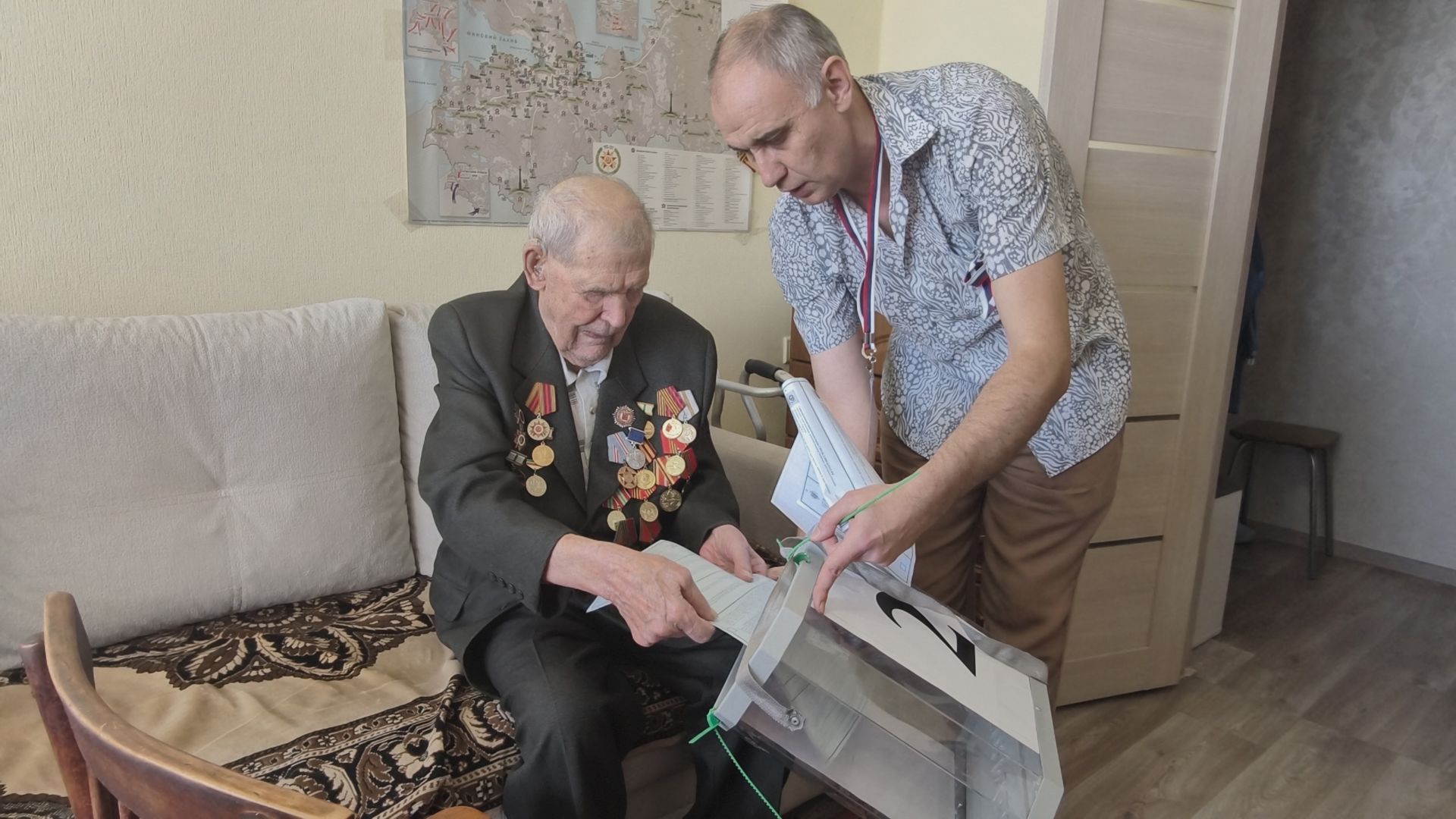 102‑летний ветеран Авдонин проголосовал на выборах в Госдуму