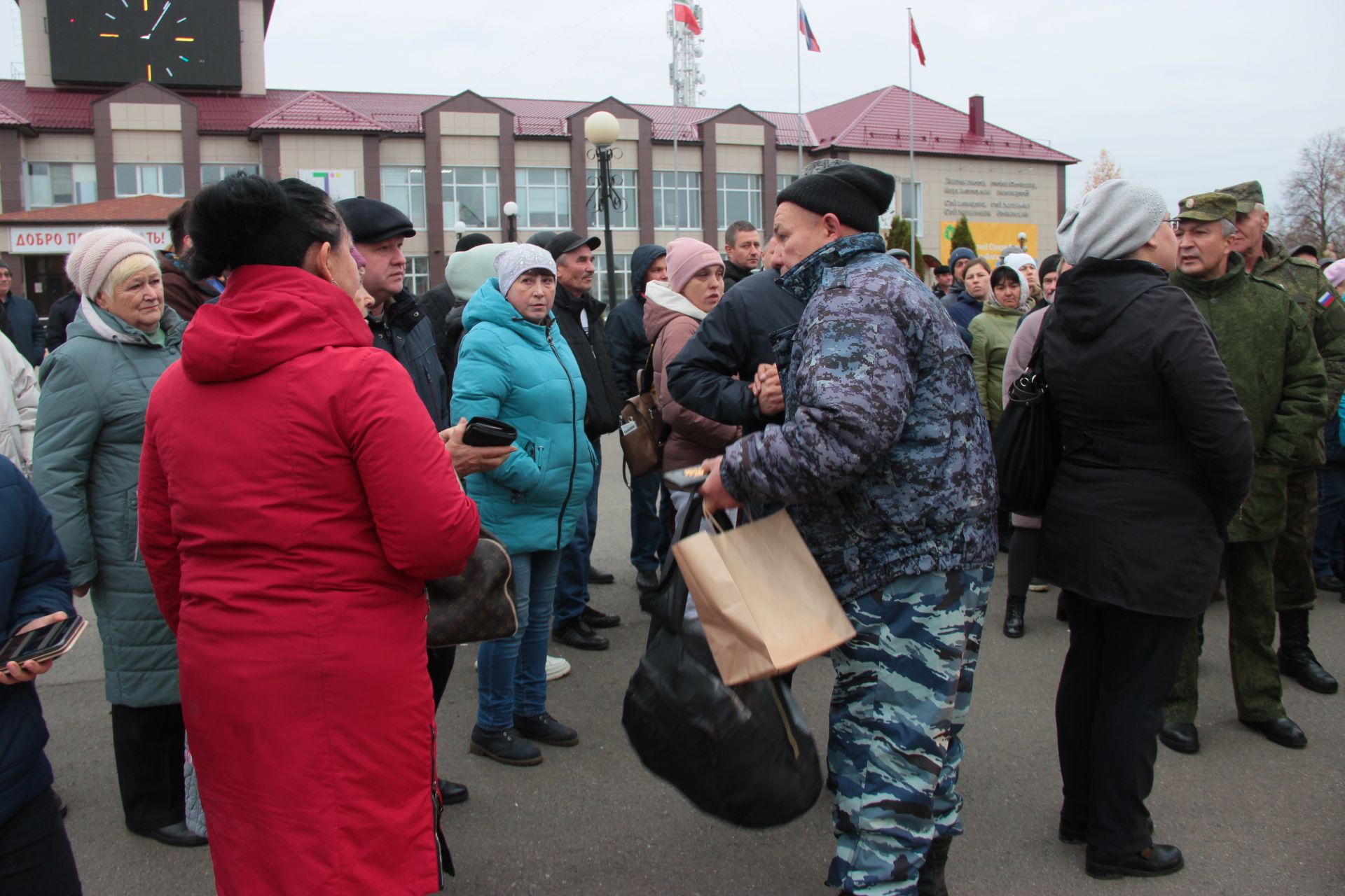 23 октября в Тетюшах прошли торжественные проводы граждан в рамках частичной мобилизации