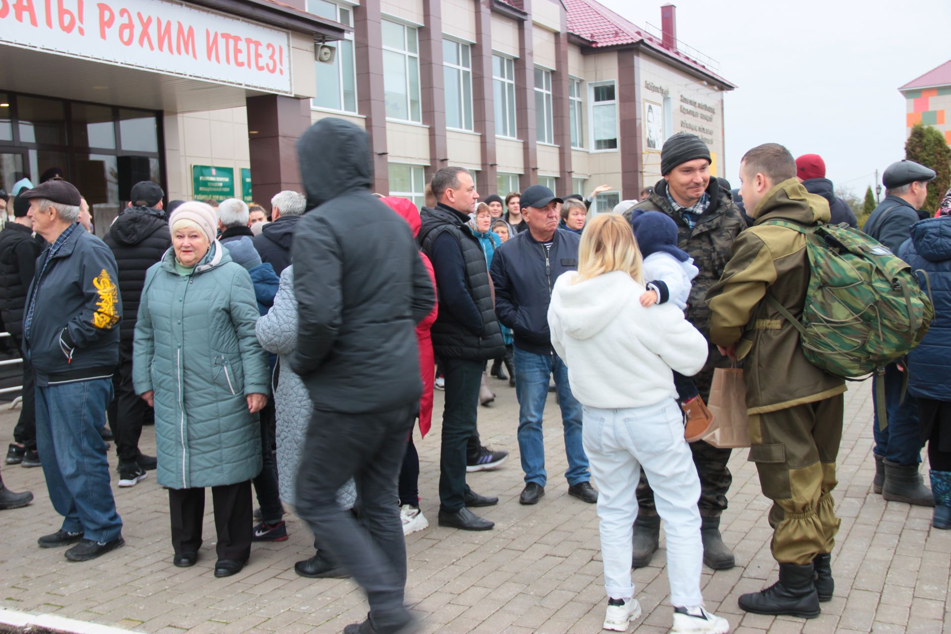 23 октября в Тетюшах прошли торжественные проводы граждан в рамках частичной мобилизации