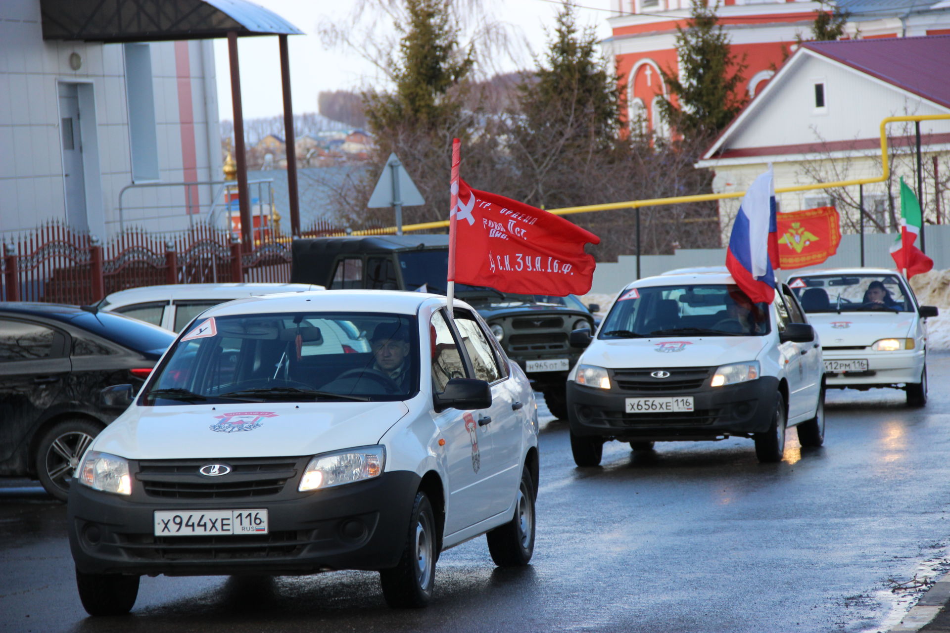 Автопробег в Тетюшах в поддержку проводимой спецоперации по денацификации Украины