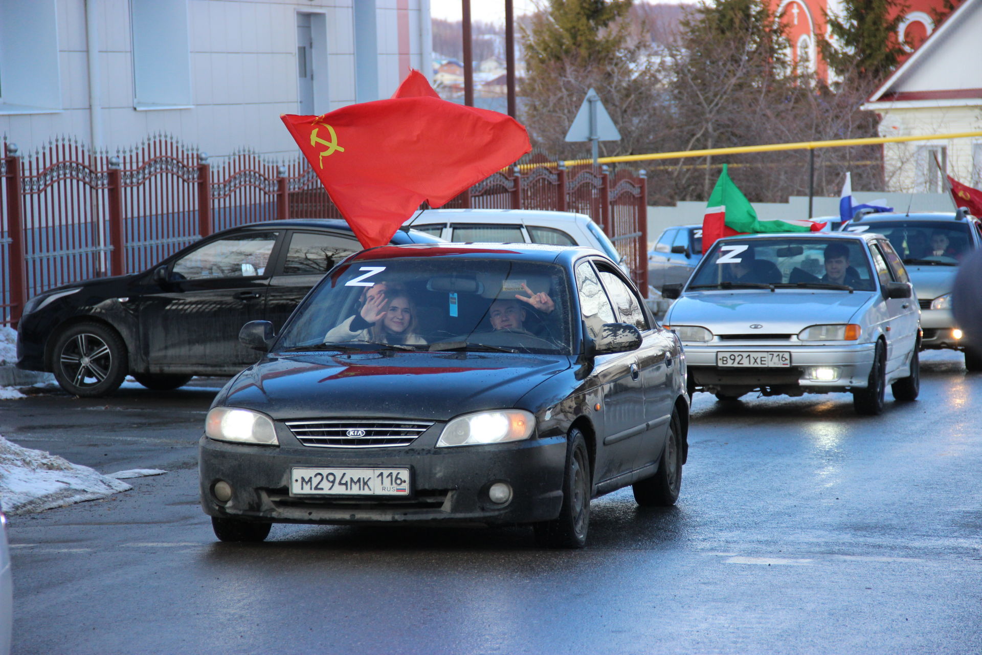 Автопробег в Тетюшах в поддержку проводимой спецоперации по денацификации Украины