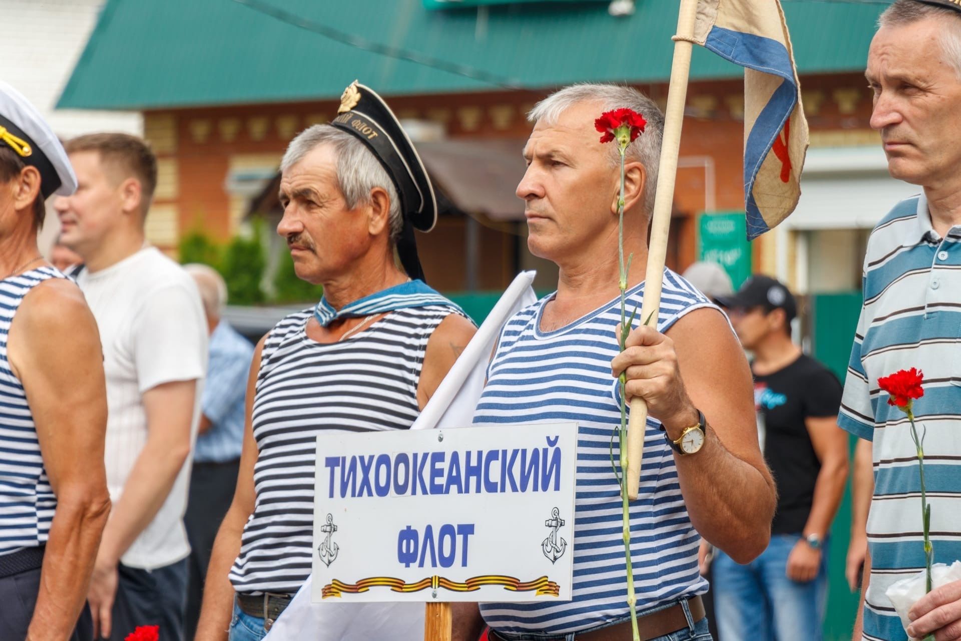 Торжественный митинг «Флотом военным гордится Россия» в Тетюшах , посвященный Дню ВМФ