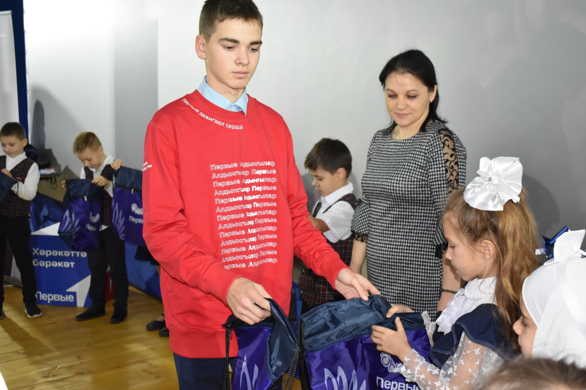 В Тетюшах учащихся начальных классов посвятили в Орлята России