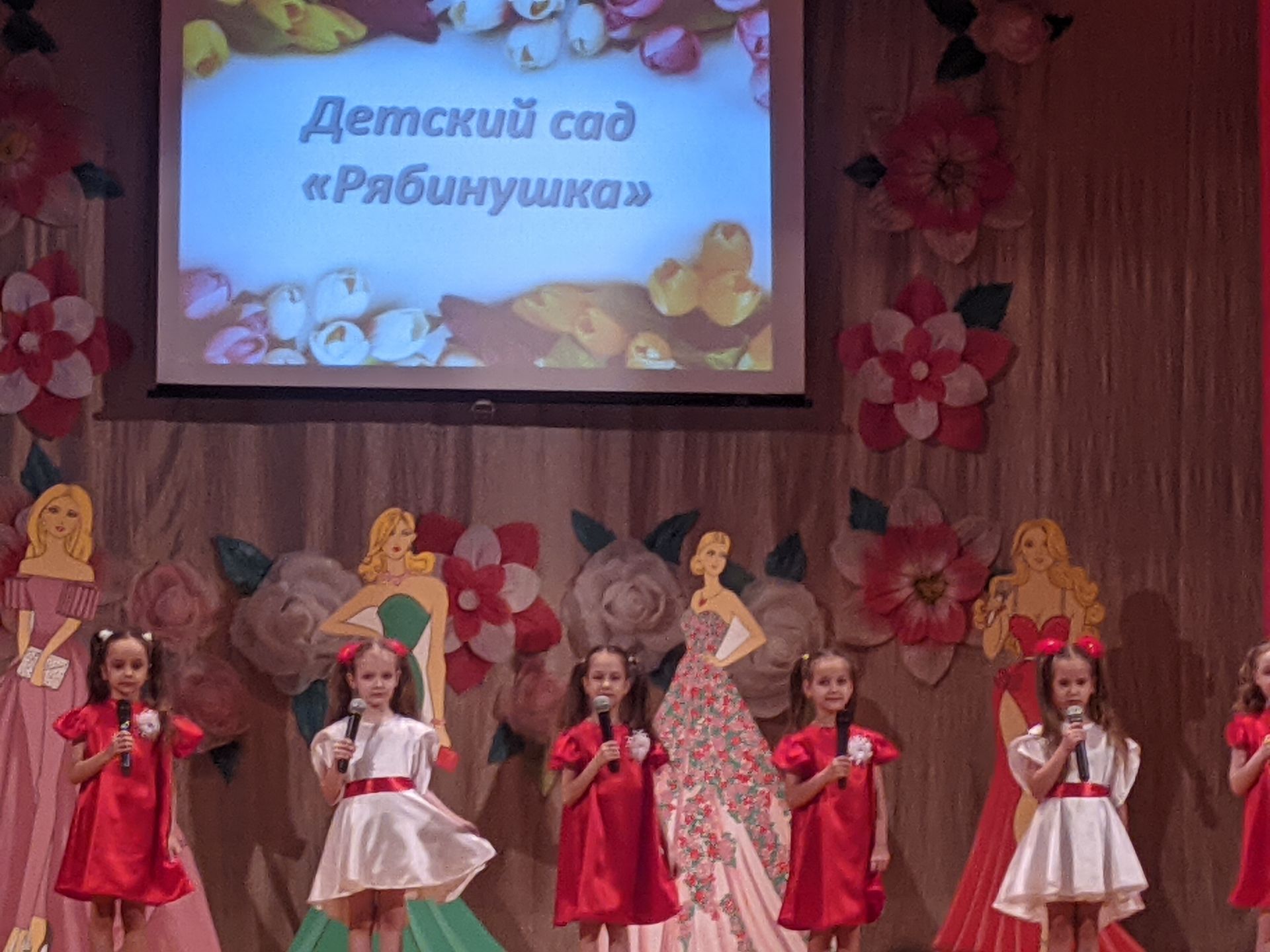 В Тетюшах в РДК проходит праздничная программа «Салют весне!»