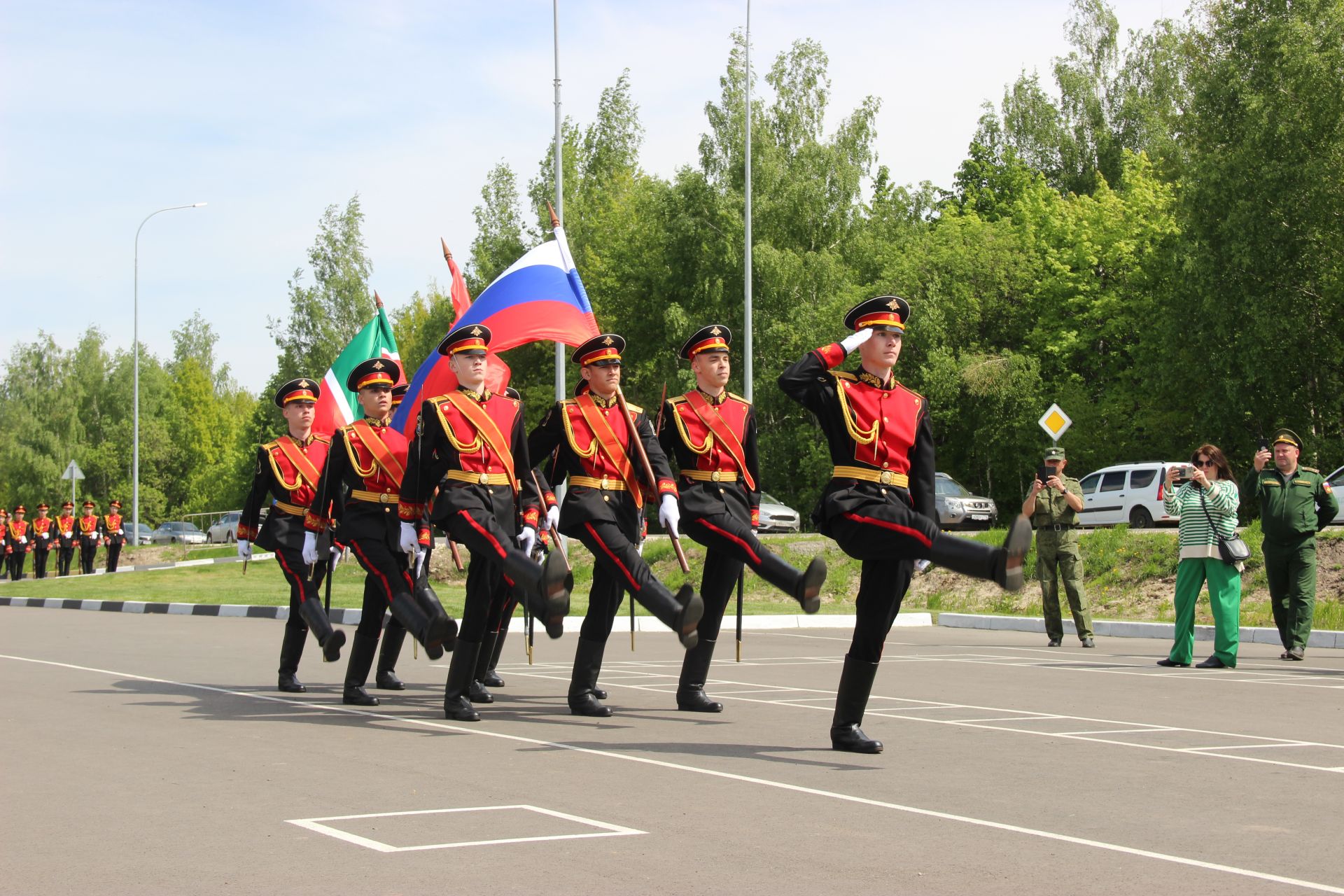 Смотр почетных караулов. Знаменная группа. Парадная форма знаменной группы. Знаменная группа с карабинами.