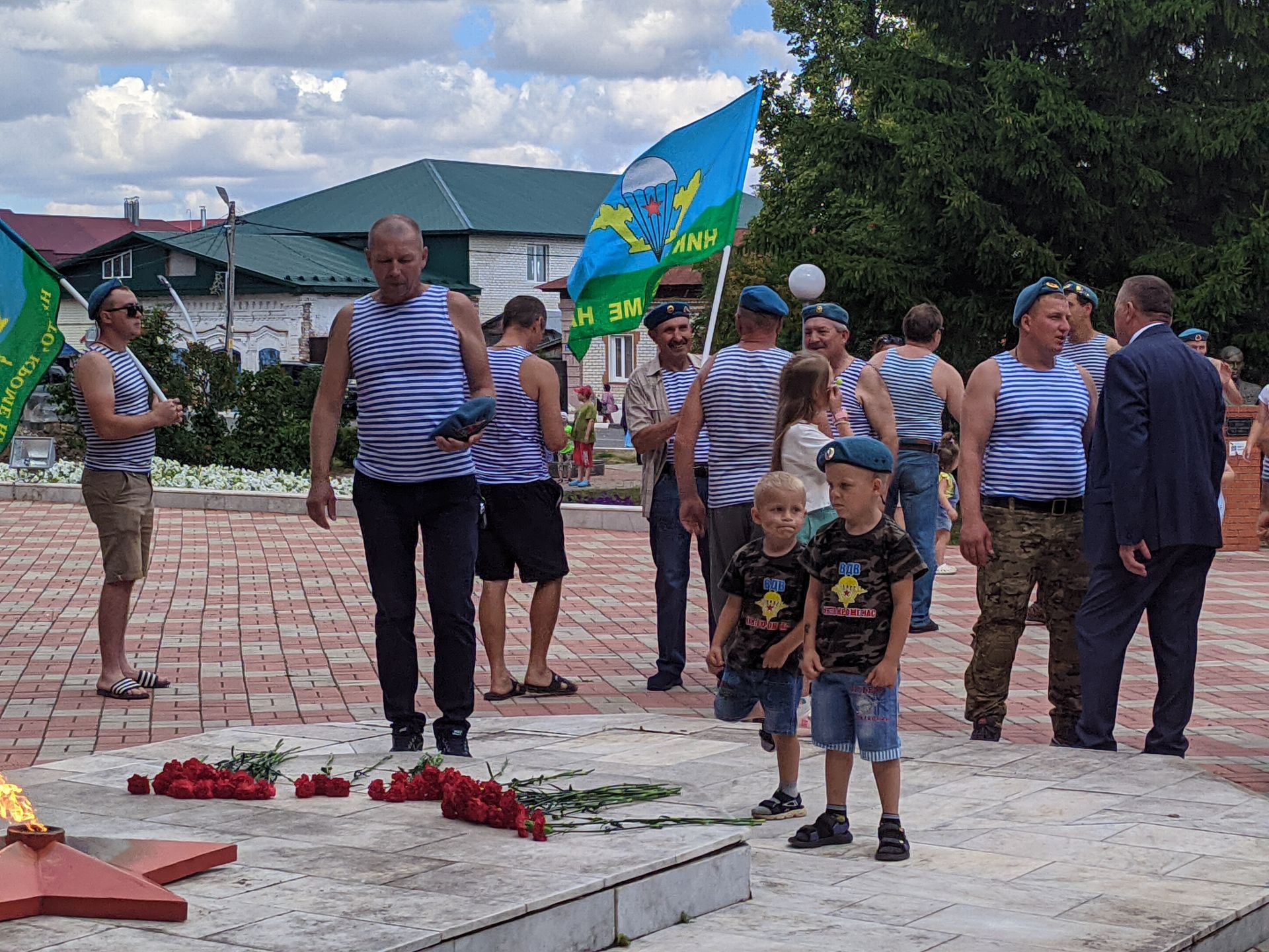 Тетюшане чествуют Воздушно-десантные войска