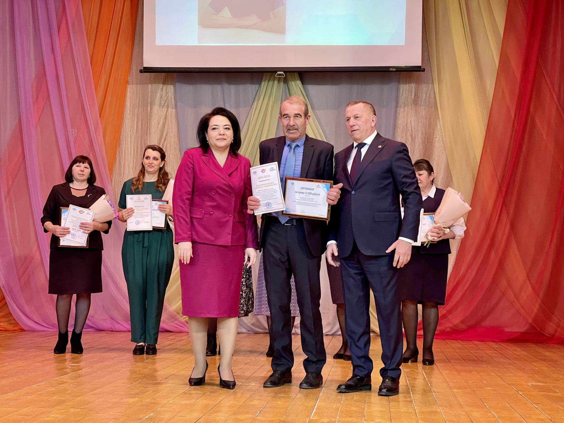 В Тетюшах чувствовали педагогов победителей конкурсов профмастерства