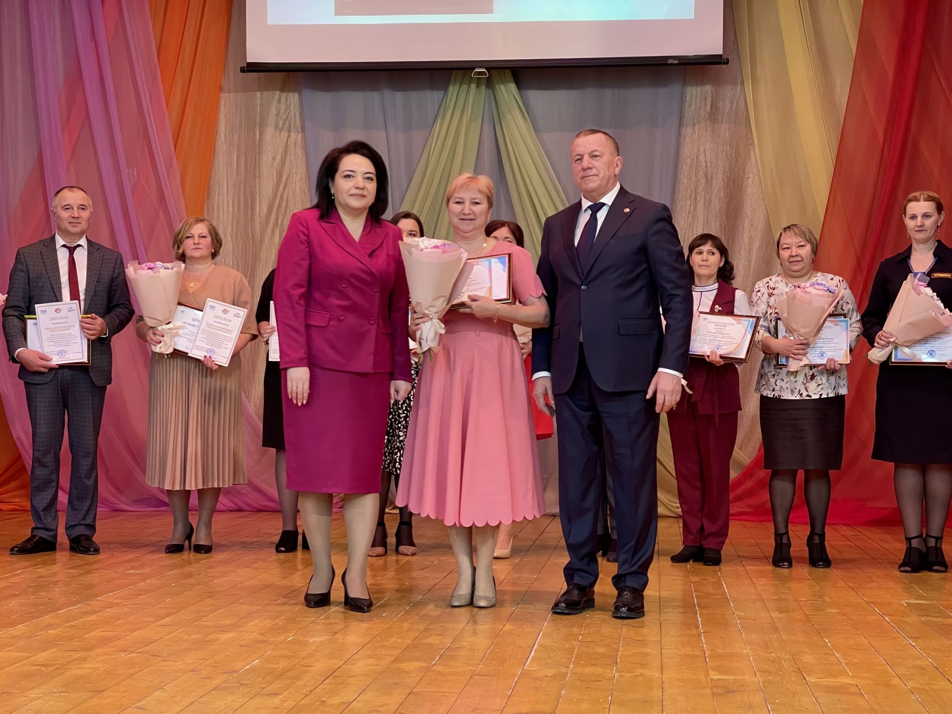 В Тетюшах чувствовали педагогов победителей конкурсов профмастерства