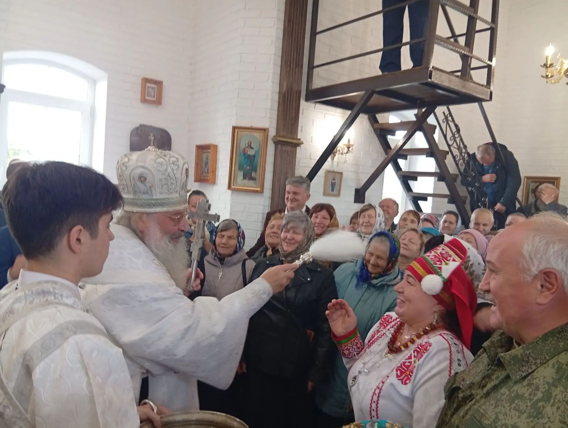 В селе Бессоново состоялось освящение Троицкого храма