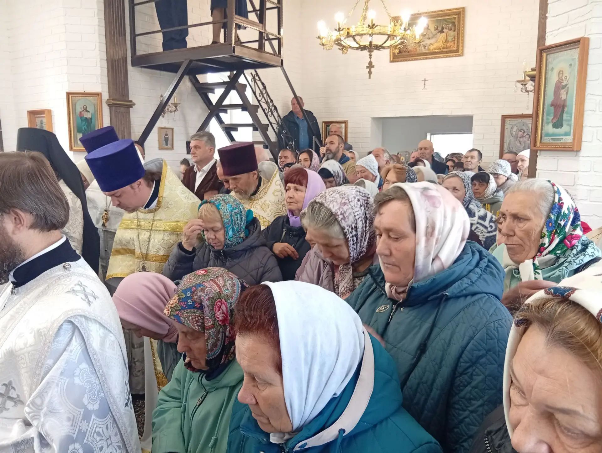 В селе Бессоново состоялось освящение Троицкого храма