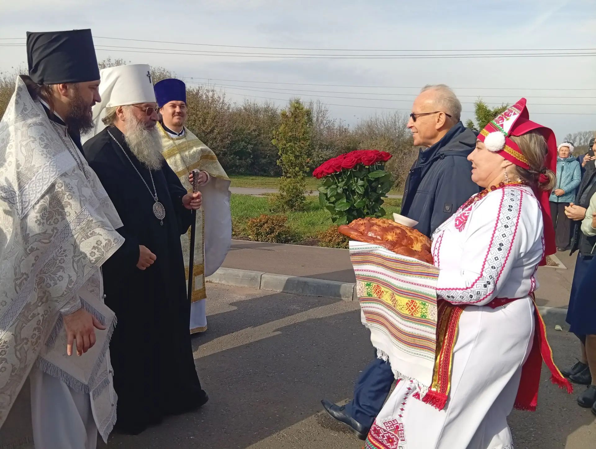 В селе Бессоново состоялось освящение Троицкого храма