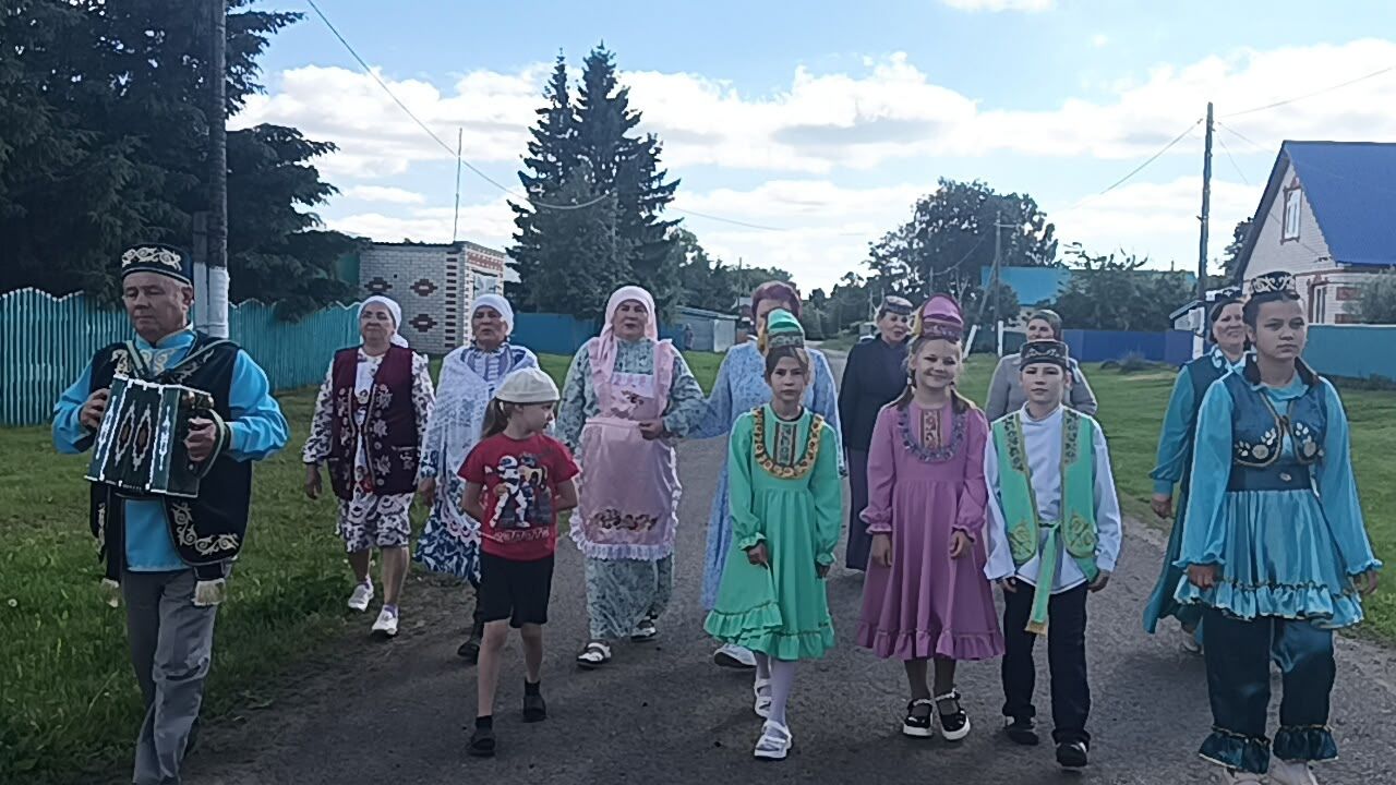 Бакырчы авылында район Сабан туена «Бүләк җыю» бәйрәме булды