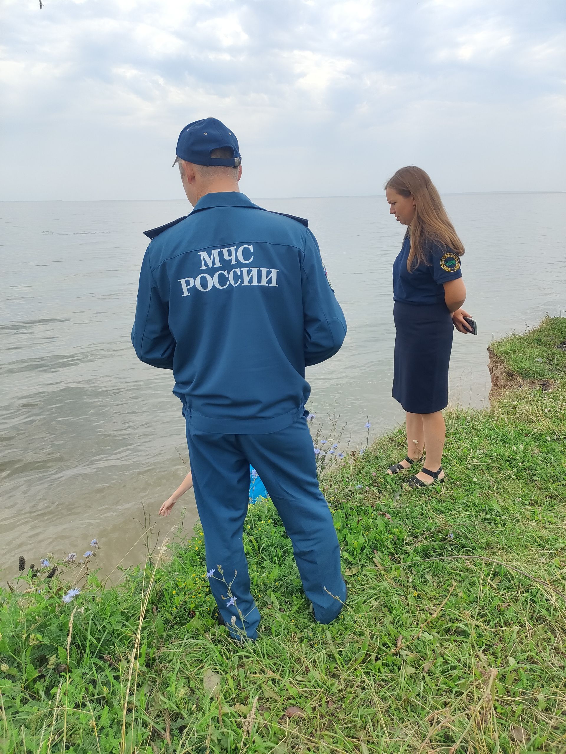 Тетюшанам и отдыхающим рассказали о правилах безопасного поведения на воде