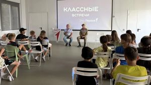 Встреча детей с ветераном спецоперации в лагере «Чайка» Тетюшского района