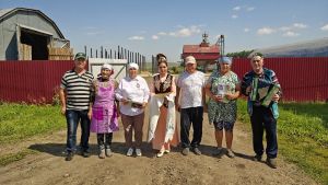 Артисты подарили концерт труженикам полей
