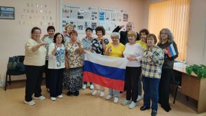 В Тетюшах прошла эстафета поколений ко Дню Государственного флага
