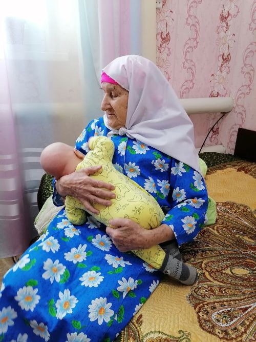 В объятиях дэу эбики самая маленькая внучка