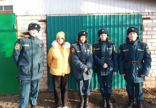 Активисты студсовета Тетюшского колледжа оказали шефскую помощь пенсионерке