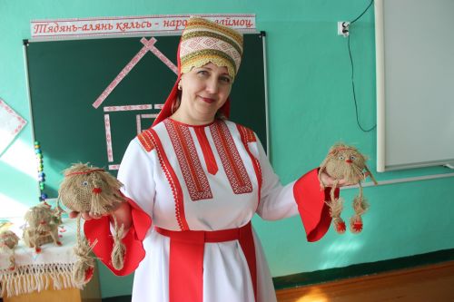 Киртәледә мордва теле  укы­тучыларын һәм якшәм­бе мәктәпләре җитәк­челәрен укыту семинары булды