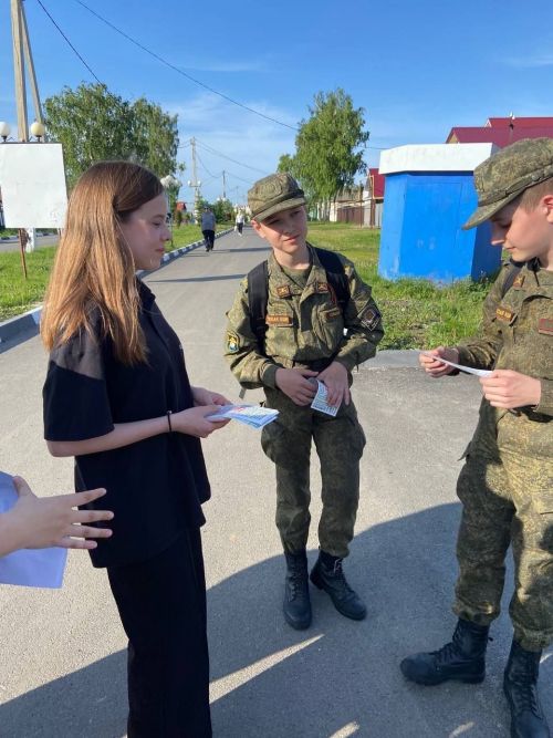 В Тетюшах активисты «Форпоста» провели акцию «Детский телефон доверия»