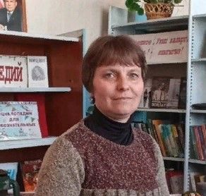 С передвижной библиотекой на велосипеде Ирина Ефимова бывает в каждом из пяти населенных пунктов