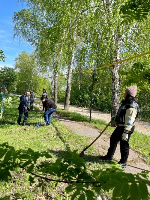 «Авангард» газетасы редакциясе коллективы һәм ветераннары «Хәтер бакчасы» акциясендә катнашты