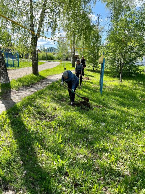 «Авангард» газетасы редакциясе коллективы һәм ветераннары «Хәтер бакчасы» акциясендә катнашты