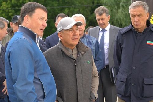 Минниханов осмотрел строительство нового здания театра им.Камала в Казани