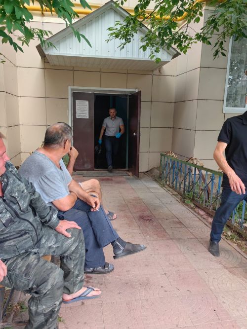 В Камском Устье, в квартире многоквартирного дома, обнаружены тела мужчины и женщины