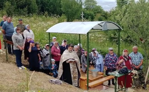 Давным-давно был открыт родник, находящийся примерно в километре от села Киртели