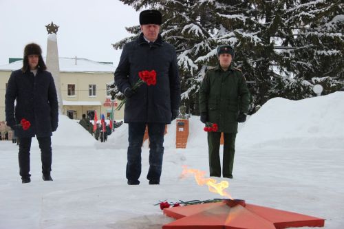 В Тетюшах прошел митинг «Мы помним и чтим твой подвиг, Ленинград!»