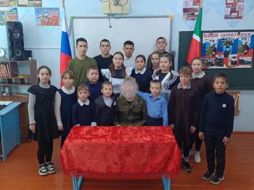 В Беденьговской школе состоялась встреча участника СВО с учениками школы