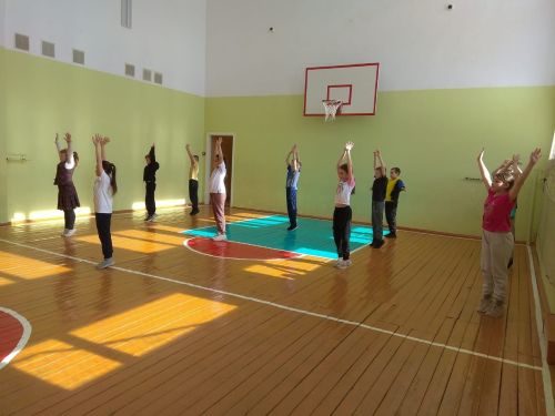 Для тетюшских школьников провели спортивный час в рамках ЗОЖ