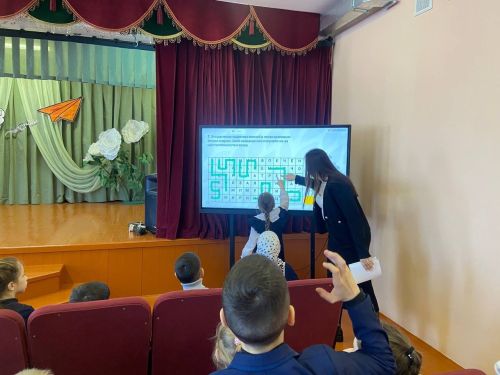 Для тетюшских школьников организовали филворд «Весенние цветы»