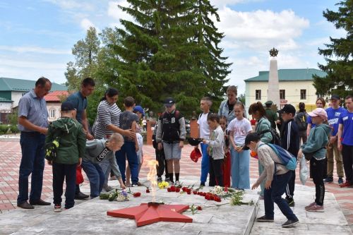 В Тетюшах возложили цветы павшим героям войны