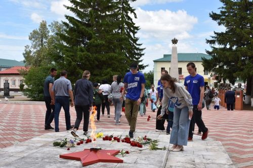 В Тетюшах возложили цветы павшим героям войны