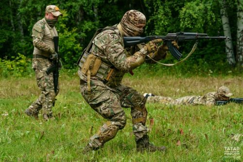 «Решил помочь народу»: контрактники из регионов РФ проходят курсы боевой подготовки в РТ