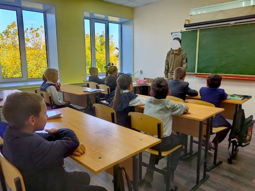 Нармонка укучысы махсус хәрби операциядә катнашучы белән очраштылар