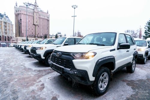 Рустам Минниханов передал муниципалитетам Татарстана 100 новых автомобилей