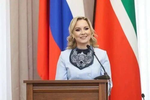 Эльвира Ахметова поздравила сотрудников ЗАГС Татарстана со 108‑летием службы