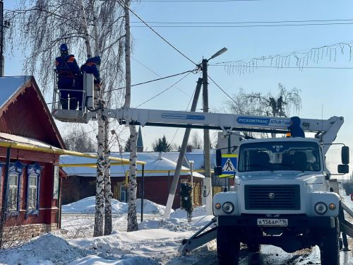 В Тетюшах проводится спил старовозрастных деревьев