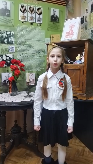 Тетюшанка читает стихи о войне