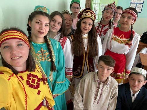 Этно-мода: праздник дружбы народов в Большетарханской школе