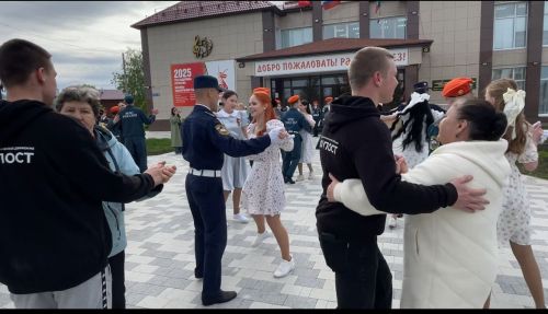 Фопостовцы станцевали вальс Победы