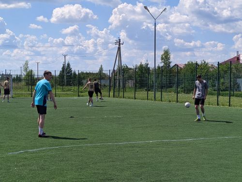 В Тетюшах проходит турнир по мини-футболу памяти Евгения Нагуськина и участников СВО