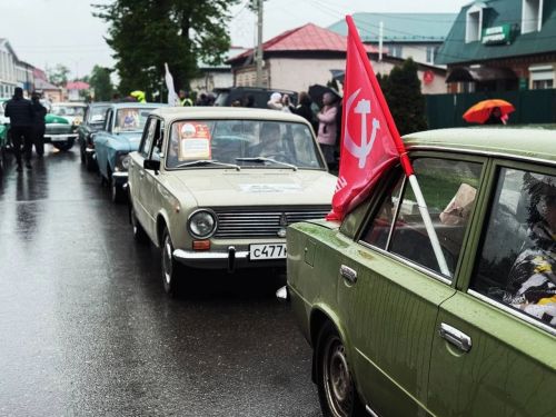 В Тетюшах прошел ретро-автопробег к 80-летию Победы