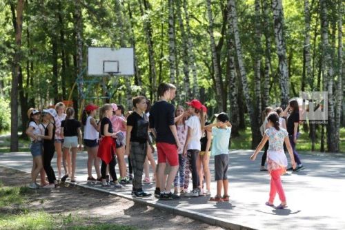 Озвучили среднюю стоимость отдыха в детских лагерях России